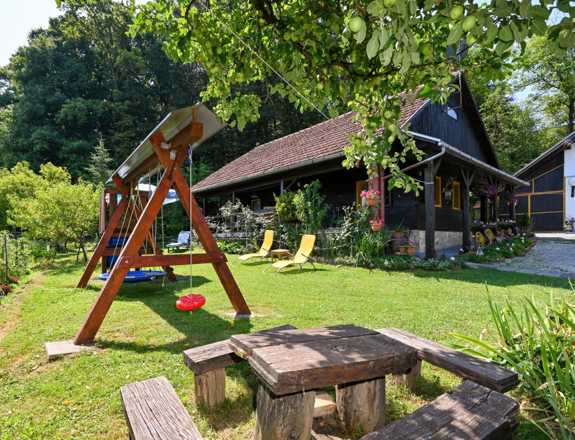 Kuca Viola, Traditional Wooden House In Tuhelj Exterior photo
